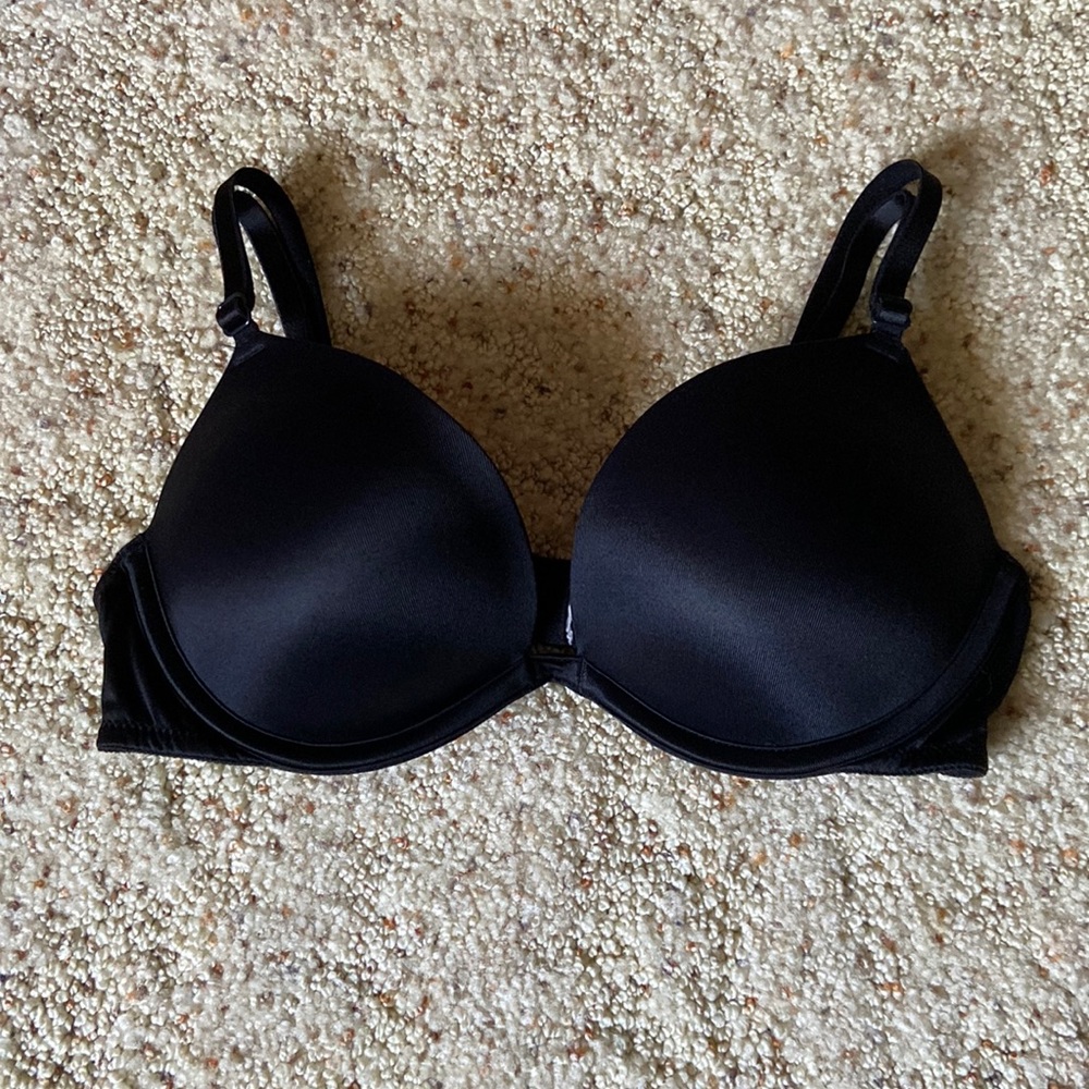 30C VS pink push-up bra